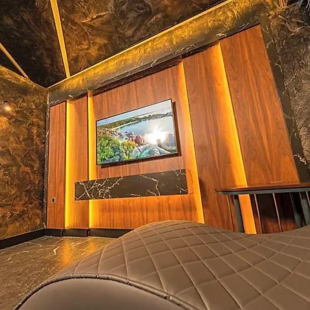 Mq & Hotel 5*